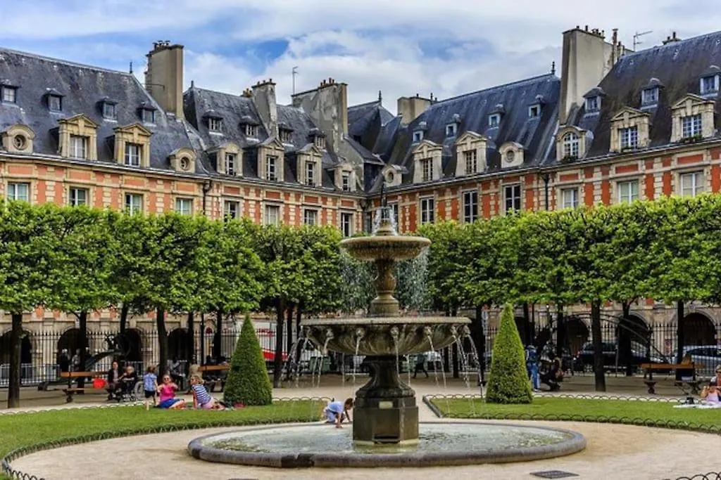 Sweety Home In Marais Paris France